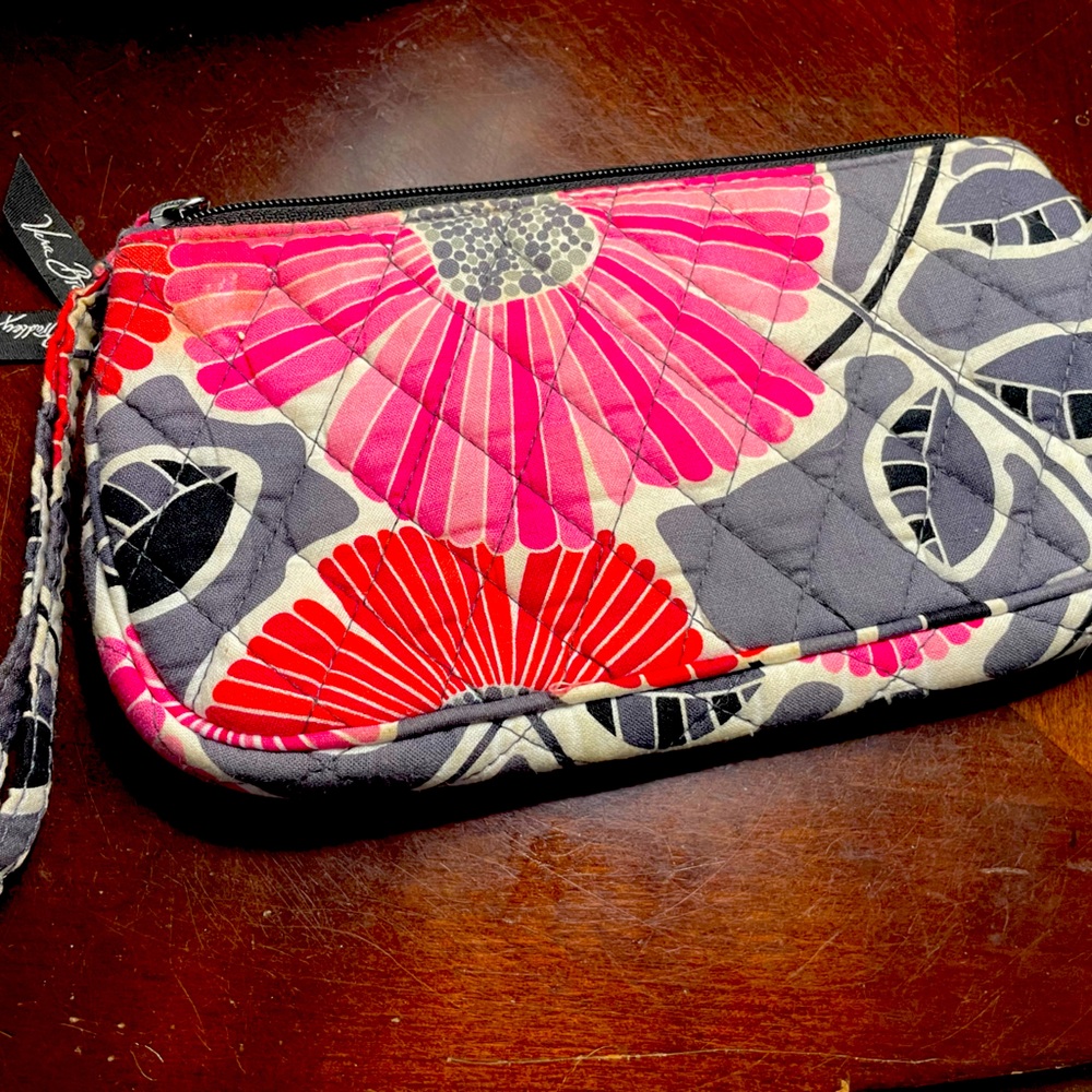 VERA BRADLEY GENTLY USED WRISTLET 💯AUTHENTIC